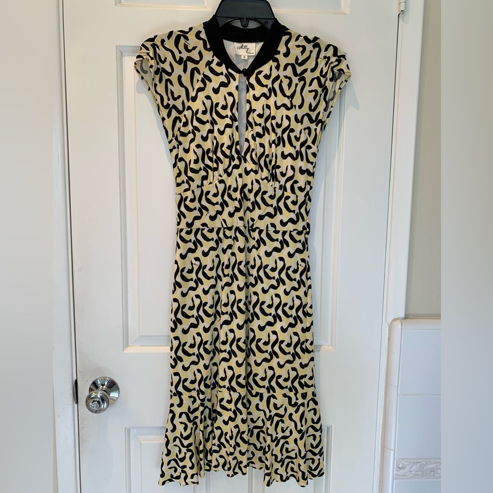 Milly black and yellow midi cap sleeve dress - size small
